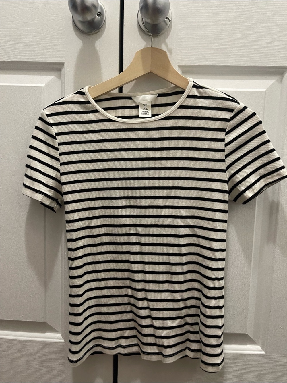 H&M Black and White Striped Short Sleeve Crewneck Tee